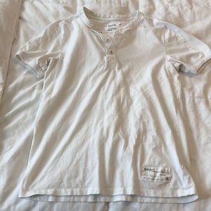 Express button t shirt